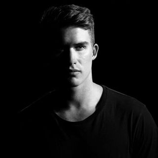 Shampoo anticaduta uomo: quando la caduta stagionale diventa un campanello d’allarme