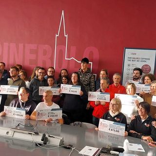 La consegna degli assegni della Big Walking del Cuore