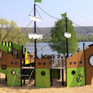 Il veliero che attraccherà nel parco giochi