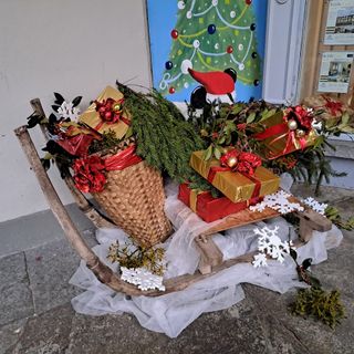 Atti vandalici alla casa di Babbo Natale di Torre Pellice