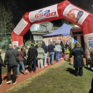 Pomaretto si riaccende ad aprile: Ruggeri, cibo e solidarietà sotto il palatenda