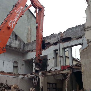 Demolizioni case a Torino: criteri di sicurezza e tecniche moderne