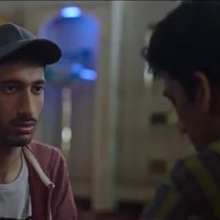 Un frame del trailer di Bangla