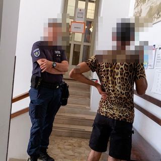 Torre Pellice: vuole a tutti i costi la residenza e minaccia le impiegate dopo aver provato a corromperle