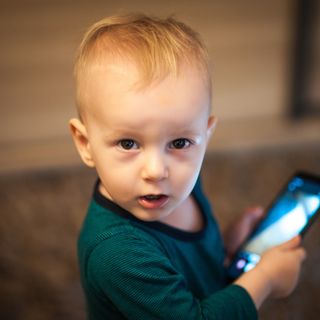 Sul passeggino con lo smartphone... un appuntamento a Torre Pellice per gestire il fenomeno