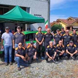 La squadra durante l’inaugurazione della nuova Panda