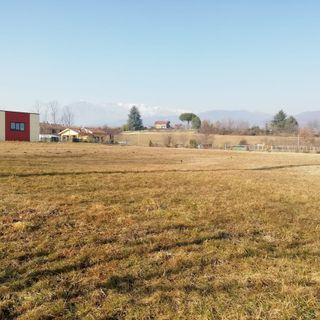 Il terreno su cui doveva sorgere la palestra con tensostruttura a Bricherasio