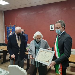 La consegna in Comune