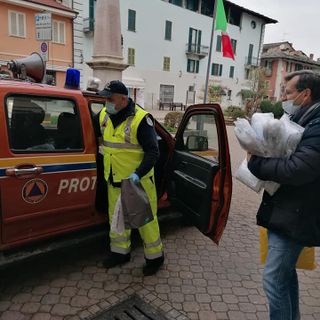 Cavour distribuisce due mascherine per famiglia: «Speriamo di finire la consegna nel week end»