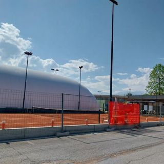 I lavori al campo da tennis