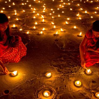Lo yoga incontra la luci del Diwali a Pinerolo