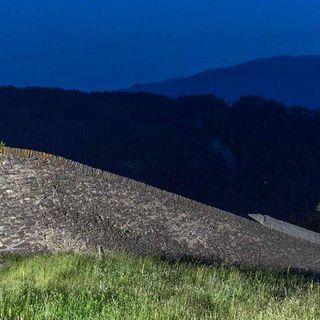 Il formaggio nato dalla cattiva sorte ha la forma del paravalanghe più noto delle Alpi