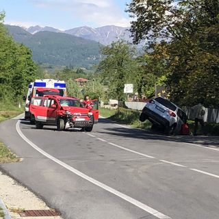 Incidente a Bagnolo Piemonte: coinvolte due auto