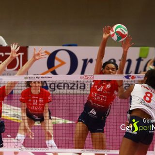 La Shields (Soverato) in attacco contro la Lpm Bam Mondovì, foto Cristiano Silvestri