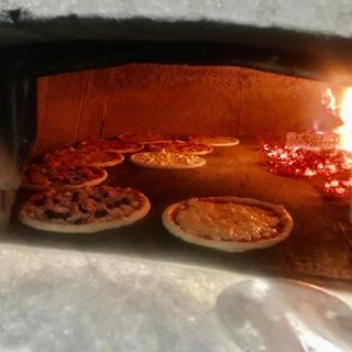 Pizze nel forno alla Bussola di Luserna San Giovanni