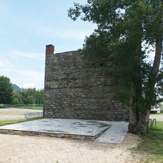 Il palco del Bersaglio in attesa di allacciamento alla corrente elettrica