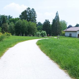 Il vialetto del parco di via Masel