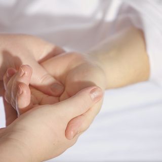 Fisioterapisti no-vax: si blocca la riabilitazione neuromotoria per i disabili minorenni