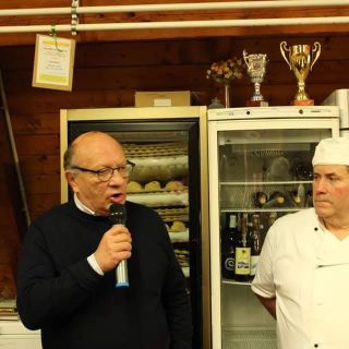 Da sinistra, Gian Piero Clement e Ferruccio Genre, alla festa per la pensione dello chef