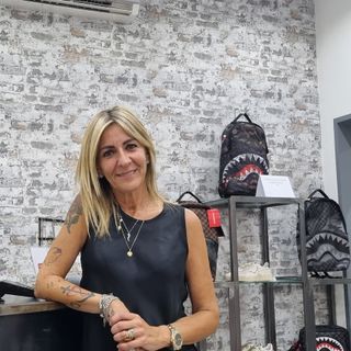 Anna Mila Ruozzo nel suo negozio di via Buniva a Pinerolo