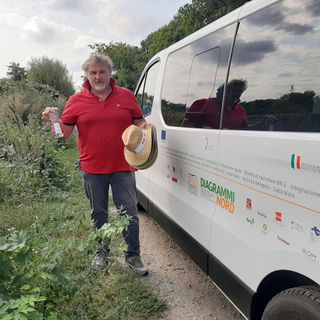 Denis Vayr della Flai Cgil e il furgoncino di Diagrammi Nord