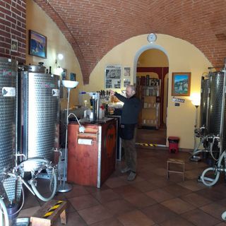 Francesco Rocco nel suo negozio di via Bertacchi