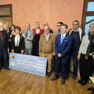 La consegna dell’assegno