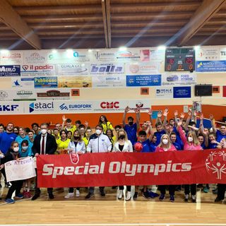 La pallavolo unificata delle superiori accende a Pinerolo la fiamma olimpica