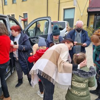 L'arrivo in hotel a Pinerolo delle bimbe ucraine