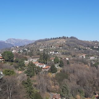 La vista sulla collina dal nuovo solaio del campanile di San Maurizio