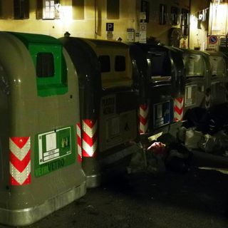I cassonetti di piazza Marconi
