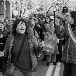 Il corteo dello scorso anno, con Silvia Lorenzino in primo piano al centro