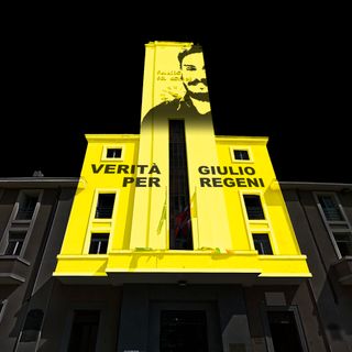 Municipio Pinerolo illuminato Verità per Giulio Regeni