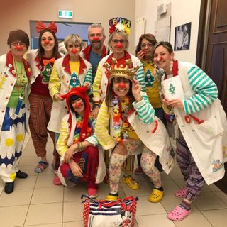 I clown di Pinerolo lontani dalla corsia: «Siamo diventati noi stessi degli esempi del vivere in positivo»