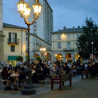 Notte piazza Facta Pinerolo