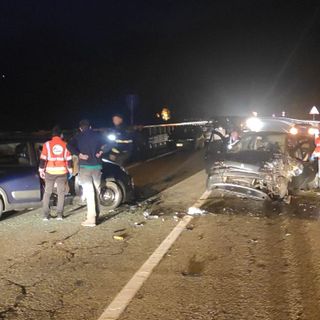 Scontro frontale alle gallerie di Porte: 5 feriti