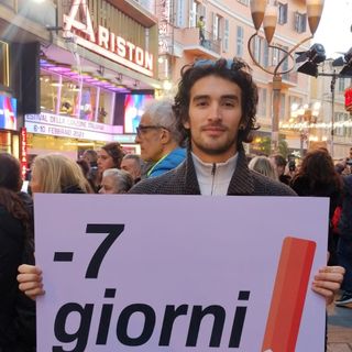 Fabio Rotondo davanti all'Ariston durante la campagna per il voto fuori sede