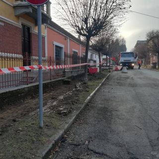 Lavori al marciapiede di via Trento a Torre Pellice