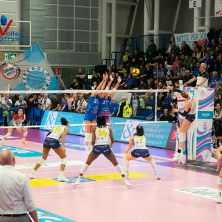 L’mvp Antropova contro il muro di Cosi e Polder (foto di Christian Bosio)