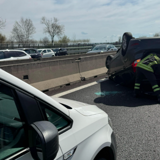 Incidente tra più mezzi in tangenziale: lo scontro tra Allamano e Sito: un ferito, traffico bloccato