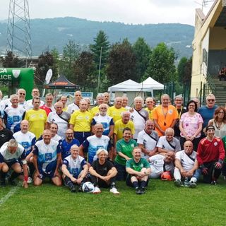 Il torneo di Walking Football di Luserna San Giovanni premia anche la ricerca contro il cancro