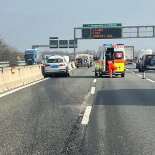 Auto travolge mezzo del cantiere: traffico in tilt sulla tangenziale sud