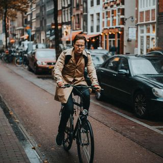 Vai al lavoro, esci dal traffico! Perché la bici conviene