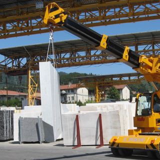 Lavorazione del marmo: l’azienda Olivero è Rivenditore Ufficiale Manitex Valla