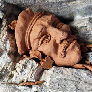 “I Dormienti” di Hilario Isola a Barge
