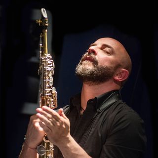 Alla ex-Officina Ferroviaria di Barge il Jumble Music Quintet, guidato dal sassofonista Massimo Valentini