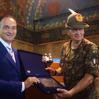 Per i 150 anni gli Alpini scalano 150 Cime: nel Torinese le Penne nere a Bobbio Pellice, Traversella e Gad