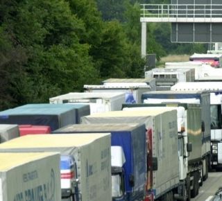 Manovra pericolosa per i mezzi pesanti: rischio stop per i tir piemontesi &quot;se il Governo non ci ascolta&quot;