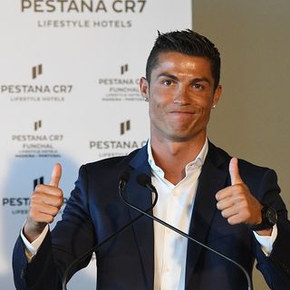 Cristiano Ronaldo batte Messi e diventa 'mister miliardo'