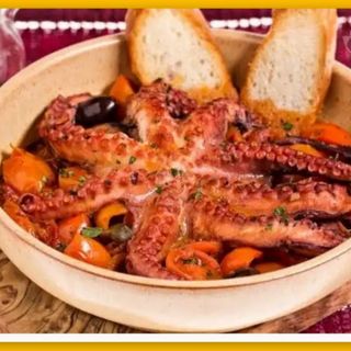 Il cosciotto di agnello al forno farcito alle olive, la territa di polpo “alla Luciana” ed il sartù di riso